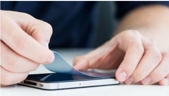 كيف تحمي شاشة هاتفك الذكي؟.. 3 خيارات متنوعة