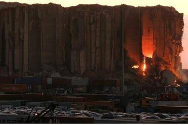 انهيار أجزاء جديدة من صوامع مرفأ بيروت