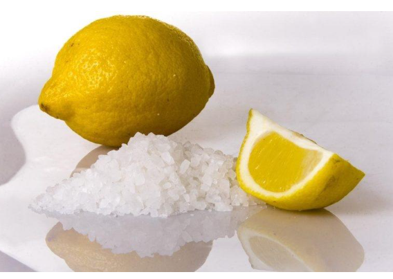 ملح الليمون ليس فقط للطعام.. استخداماته غير الشائعة ستفاجئك