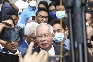 ماليزيا.. السجن 12 عاما بحق رئيس الوزراء السابق نجيب رزاق