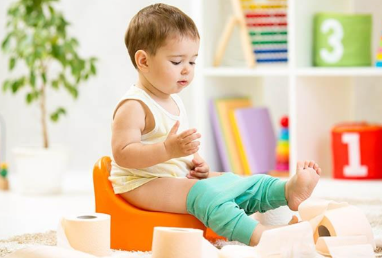 كيف أذكر طفلي بدخول الحمام أثناء النوم؟