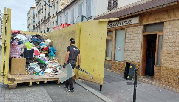 ابن وأمه يحتفظان بـ 800 متر مكعب من النفايات داخل منزلهما