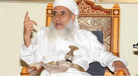 مفتي عُمان ينتقد ملابس النساء في المصيف: كارثة تنذر بسوء العاقبة