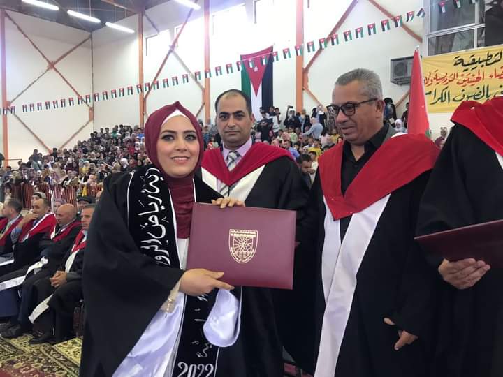 كلية الكرك  الجامعية تحتفي بتخريج كوكبة جديدة من طلبتها _صور