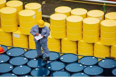 ارتفاع أسعار النفط بسبب إشارات لاحتمال خفض أوبك الإنتاج