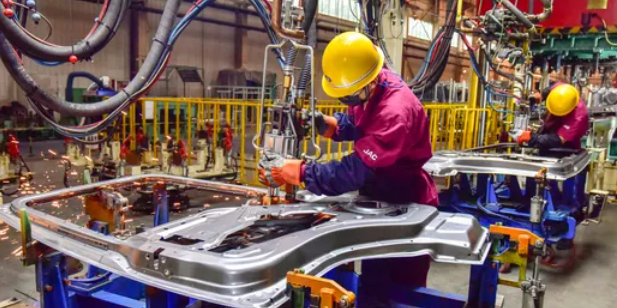 أرباح شركات الصناعة الصينية تهبط 1.1 بالمئة منذ بداية العام