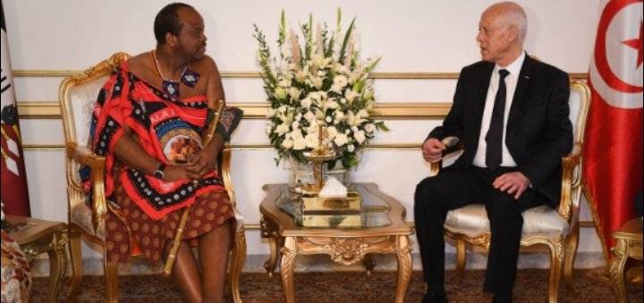 من هو الملك مسواتي الثالث الذي شارك في تيكاد 8 بزيّ مميز؟