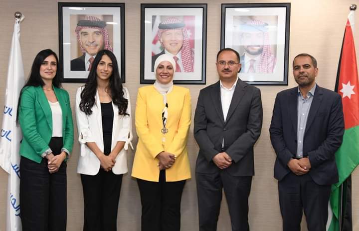 بحث التعاون بين الجامعة الألمانية الأردنية ومركز الحسين للسرطان