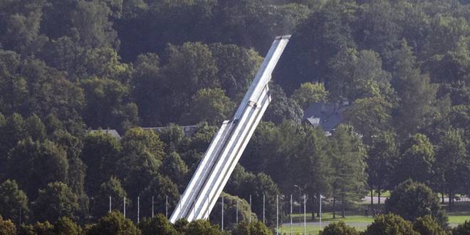 الأمم المتحدة تدعو لاتفيا للكف عن إزالة النصب التذكارية السوفييتية