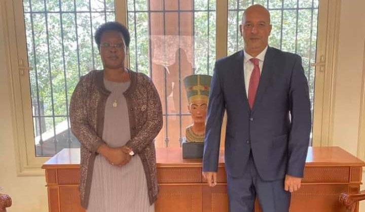 السفير المصري في كمبالا يستقبل وزيرة الدولة الأوغندية لشئون الشباب والطفل ومسئولين أمميين