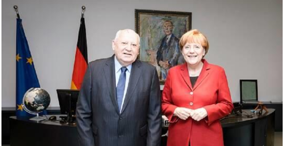 ميركل: غورباتشوف غير حياتي