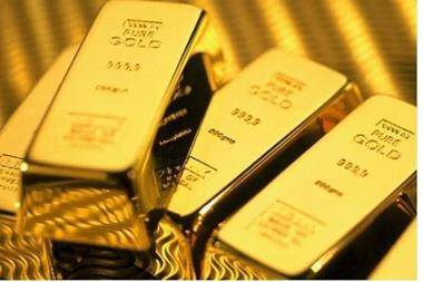 الذهب يواصل الانخفاض عالمياً