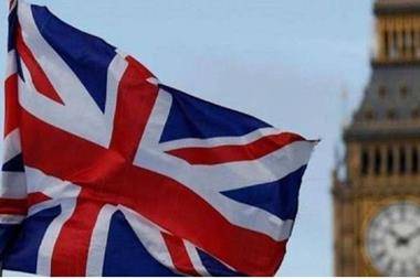 تخفيض مستوى إنذار كورونا في المملكة المتحدة