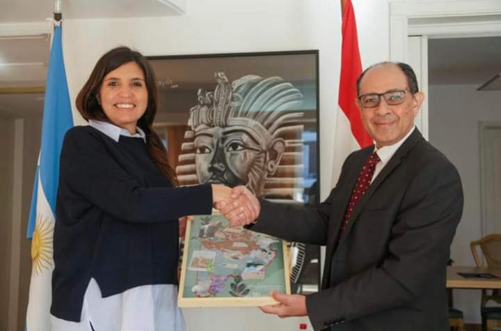 السفير المصري في بوينس أيرس يستقبل وزيرة البيئة الأرجنتينية