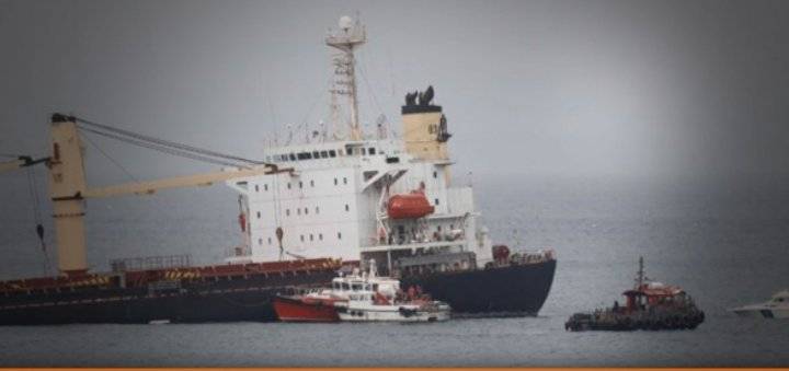 اصطدام ناقلتي نفط بمضيق جبل طارق يهدد بكارثة بيئة