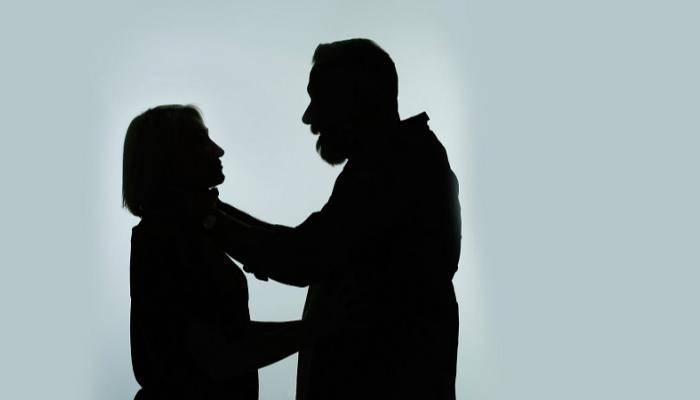 جريمة بشعة تهز الجزائر.. يقتل زوجته وأبناءه الثلاثة خنقاً