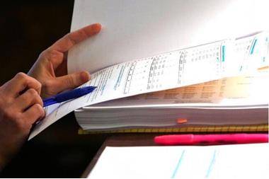 المصانع البريطانية تواجه خطر الإغلاق بسبب أسعار الكهرباء