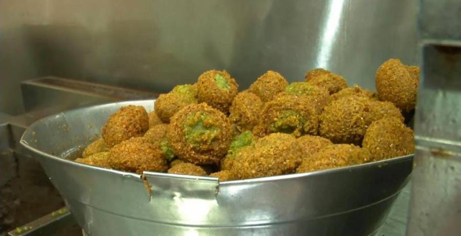 وجبة فلافل تدخل 90 عراقيا المستشفى