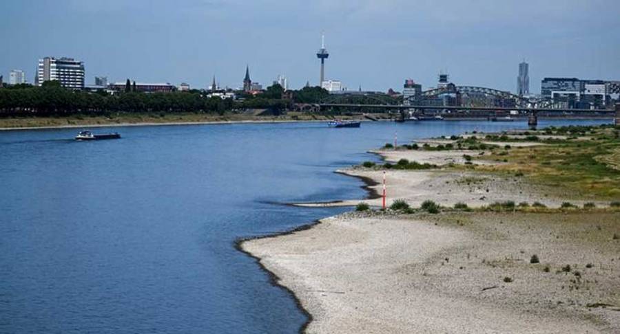 نقطة الاختناق.. «الراين» يترنح والحرارة تبتلع أنهاراً جليدية في سويسرا