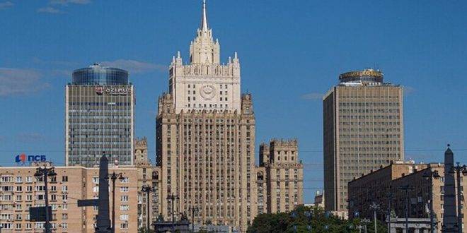 روسيا تضيف 25 شخصية أميركية إلى قائمة الممنوعين من دخول أراضيها