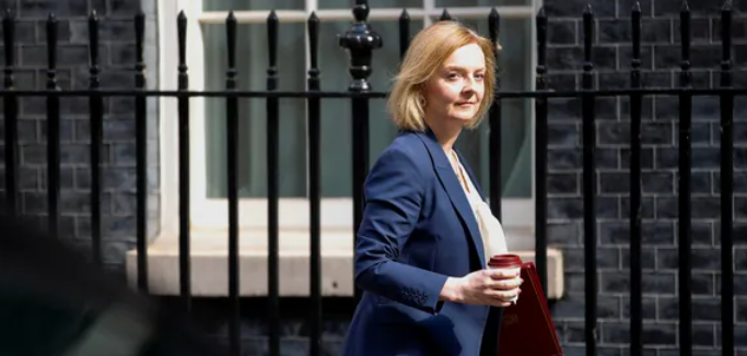 بعد رحيل جونسون.. قائمة المشاكل الدسمة على طاولة ليز تراس