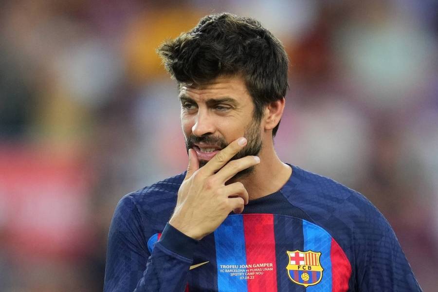 برشلونة يرد على مزاعم ابتزاز بيكيه للنادي الكتالوني