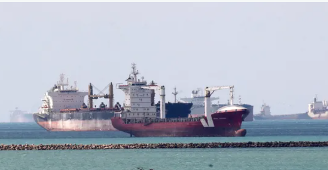 قناة السويس المصرية تحقق أعلى إيرادات شهرية بتاريخها