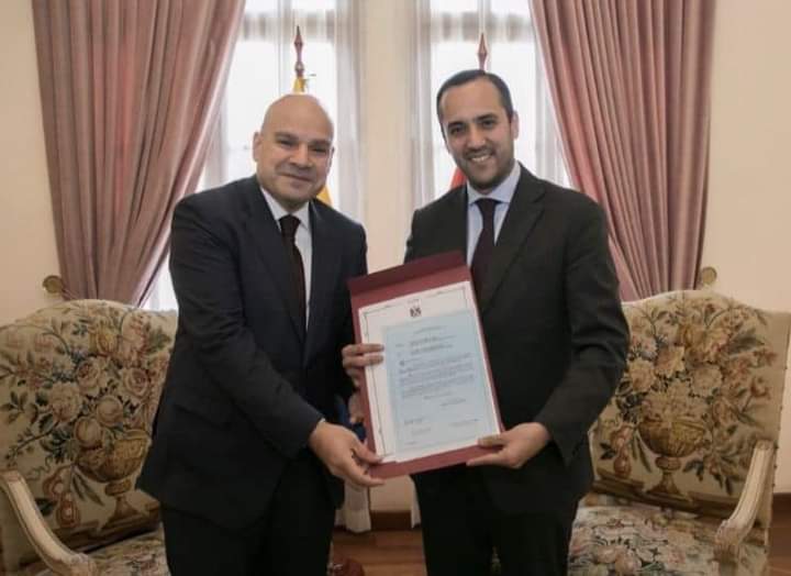 وزير الخارجية الإكوادوري يستقبل السفير المصري في كيتو