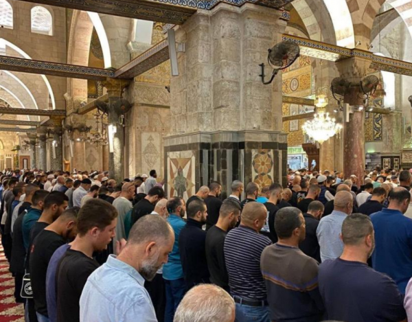 المئات يلبون نداء الفجر العظيم بالأقصى