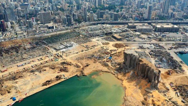 أهالي ضحايا مرفأ بيروت يقتحمون وزارة العدل بعد تعيين قاض رديف