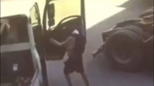 الأمن العام السعودي : القبض على مواطن بعد طعن عامل سوري بسلاح أبيض في العاصمة الرياض...فيديو