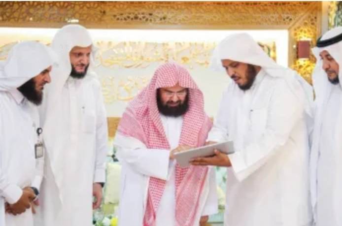 السديس يُدشّن عددًا من البرامج والمبادرات التوعوية والتطويف وهيئة المسجد الحرام