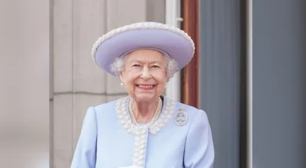 أزياء نادرة.. كيف يتم التعامل مع مقتنيات الملكة إليزابيث؟