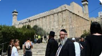 مستوطنون متطرفون يقتحمون الحرم الإبراهيمي الشريف بالخليل