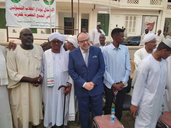 السفير المصري في الخرطوم يلتقي مجموعة من الطلبة السودانيين المستفيدين من المنح المصرية