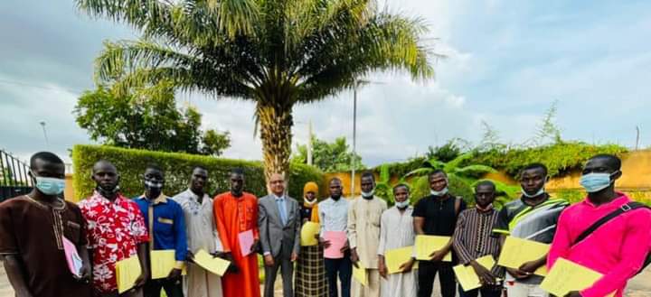 السفير المصري في واجادوجو يستقبل الطلاب البوركينيين المقبولين في المنح الدراسية المقدمة من الأزهر الشريف