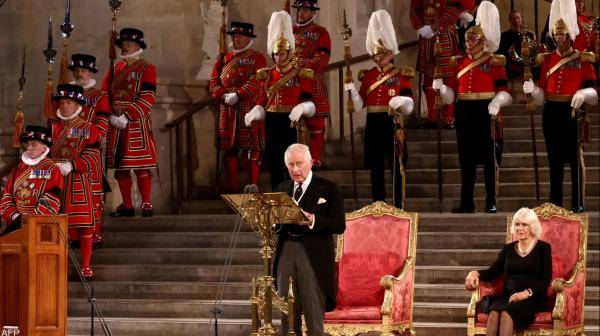 تشارلز الثالث يتعهد بأن يحذو حذو الملكة الراحلة