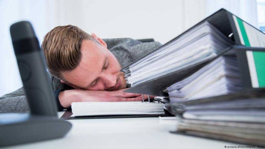 احذرها.. عادات يومية تؤذي صحتك كما التدخين