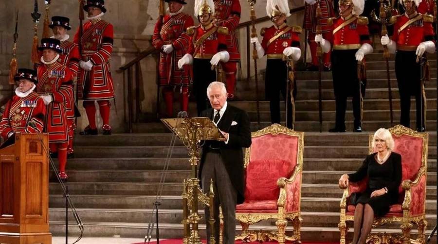 تشارلز الثالث يخوض أقوى «اختبار» للمصالحة في إيرلندا الشمالية