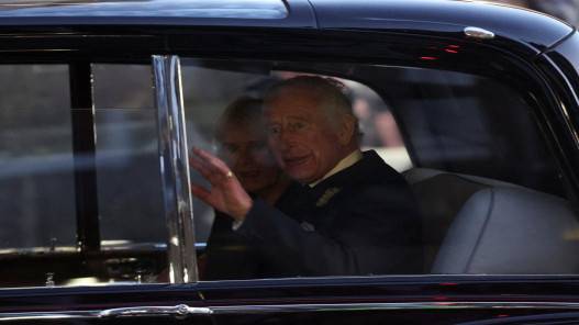 تشارلز الثالث يزور إيرلندا الشمالية في أجواء من التوتر