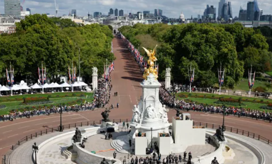 جنازة الملكة.. دعوة كوريا الشمالية واستبعاد دولة عربية