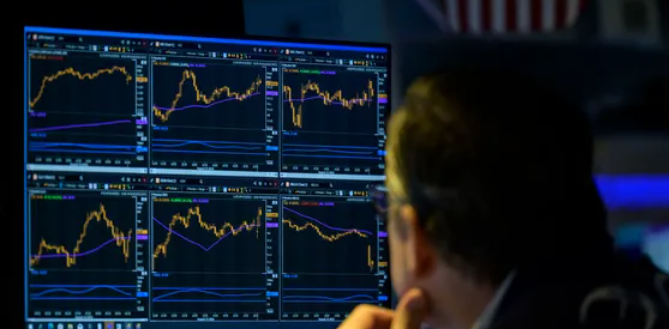 أداء متباين للمؤشرات الأميركية بسبب مخاوف رفع الفائدة