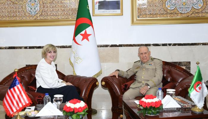 التعاون المشترك على مائدة مباحثات رئيس أركان الجزائر وسفيرة أمريكا