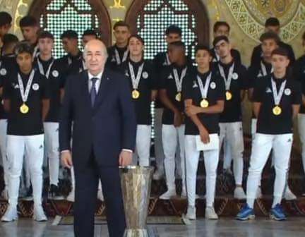 تبون يُكرّم لاعبي منتخب الجزائر للناشئين بعد فوزهم بلقب كأس العرب تحت 17 سنة