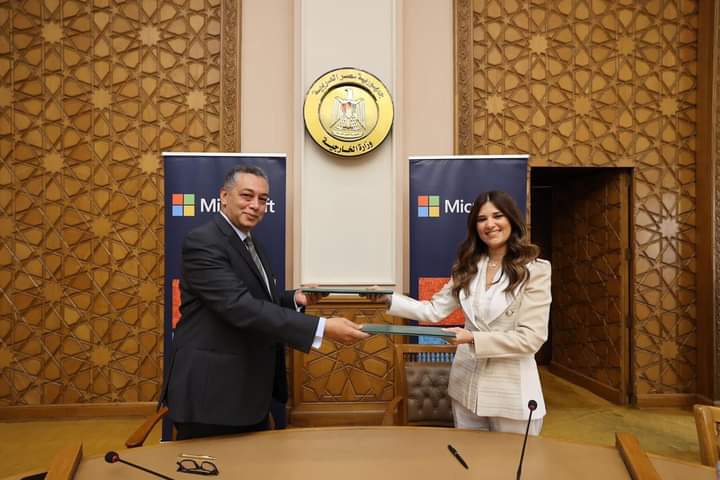التوقيع على مذكرة تفاهم بين وزارة الخارجية المصرية وشركة مايكروسوفت لتصبح شريكاً تكنولوجياً لمؤتمر COP27