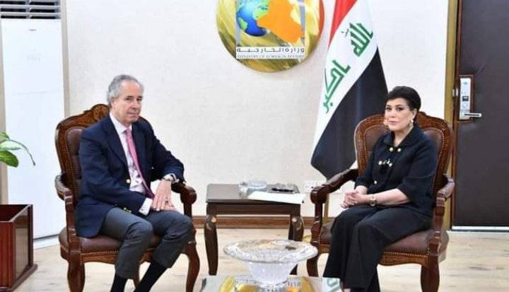 وكيلة الوزارة تستقبل السفير الإسبانيّ لدى العراق وتؤكَّد على ضرورة رفع الحظر الأوروبيّ المفروض على الخطوط الجويّة العراقيَّة