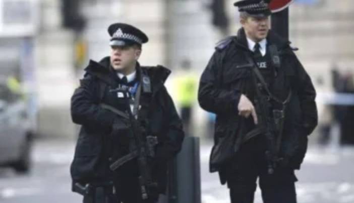 طعن يستهدف شرطة لندن قبل 72 ساعة من تشييع اليزابيث