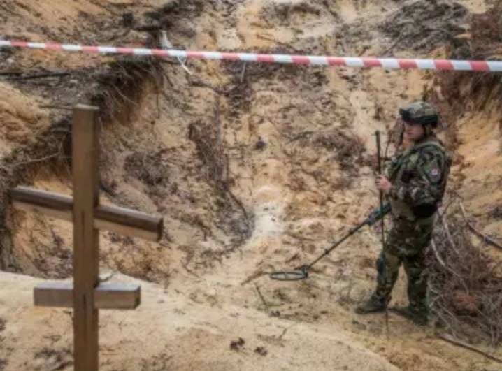 العثور على أكثر من 400 جثة في مقبرة جماعية بإيزيوم.. وزيلينسكي يحمل روسيا المسؤولية