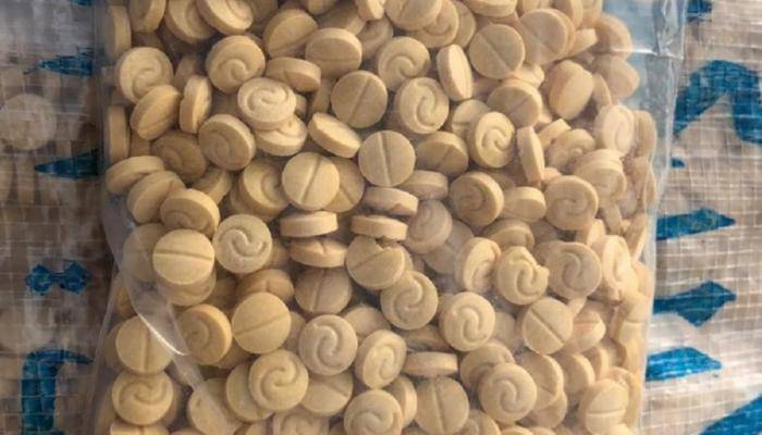 تركها مهربون وفروا إلى سوريا.. ضبط مليون حبة كبتاجون مخدرة في لبنان