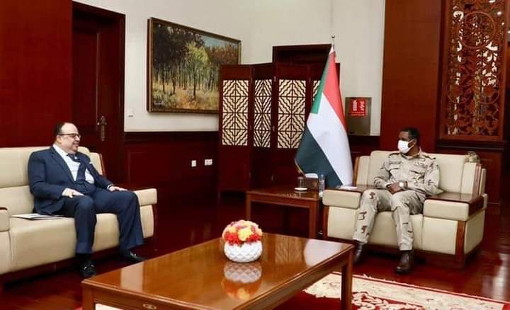 السفير المصري في الخرطوم يلتقي نائب رئيس مجلس السيادة الانتقالي بالسودان